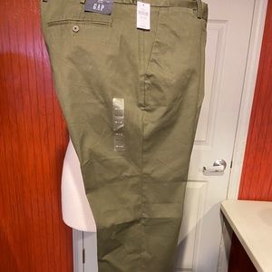 Men’s Gap for Good Chinos NWT.